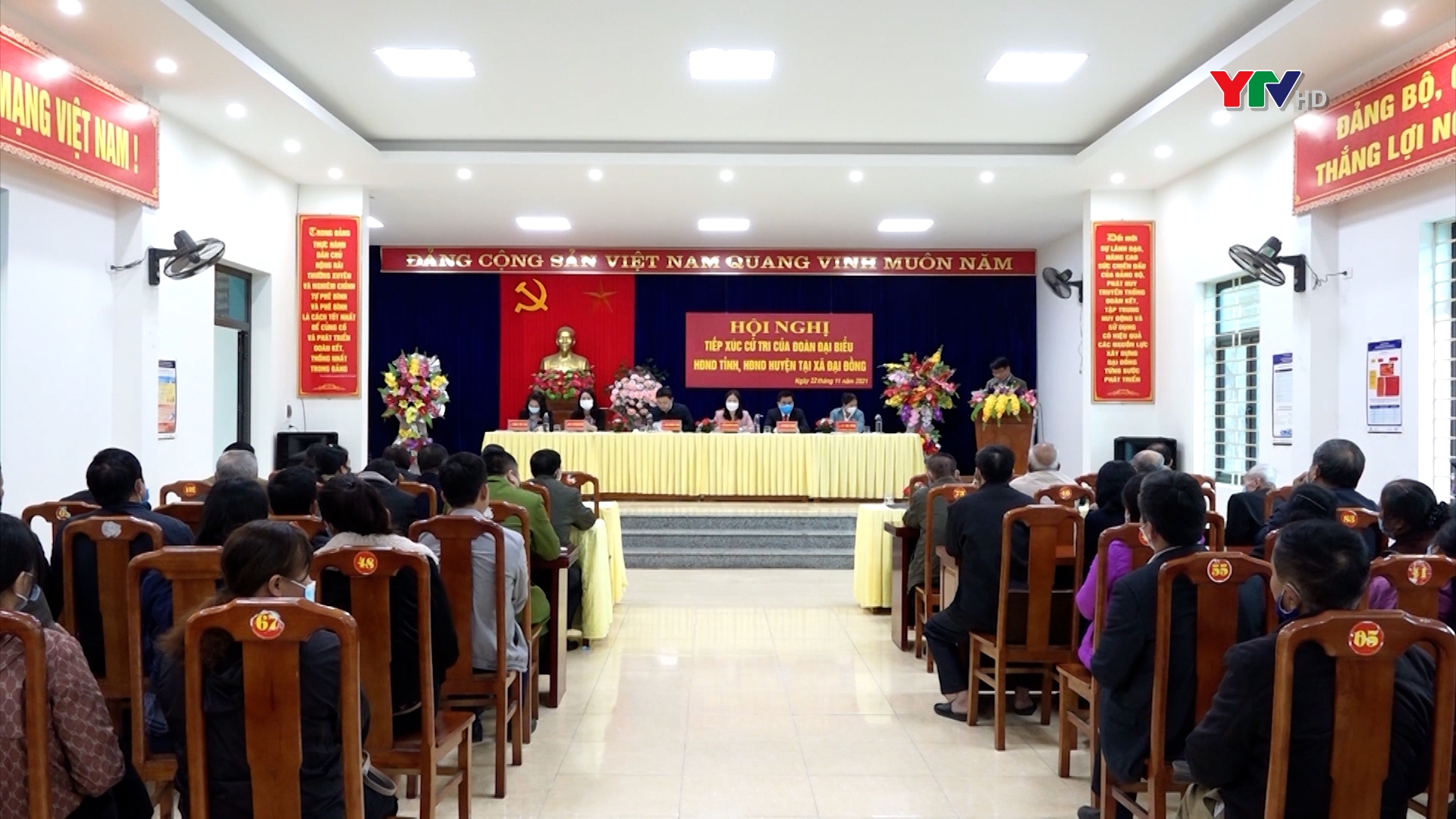 Đồng chí Phó Chủ tịch UBND tỉnh Vũ Thị Hiền Hạnh và Tổ Đại biểu HĐND tỉnh tiếp xúc cử tri huyện Yên Bình