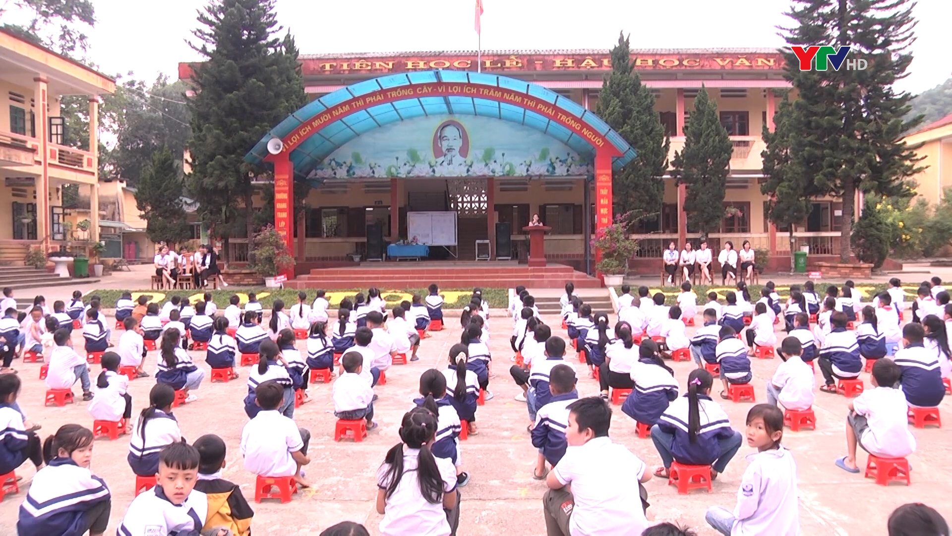Ngành giáo dục huyện Yên Bình thi đua lập thành tích chào mừng kỷ niệm 40 năm Ngày Nhà giáo Việt Nam