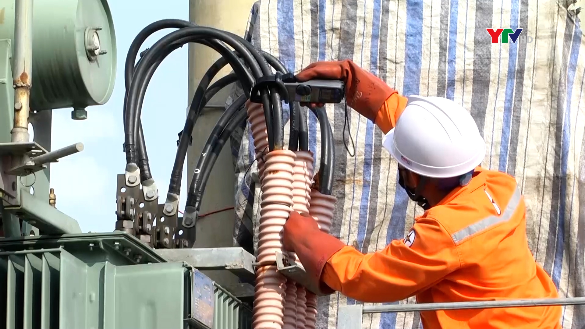 Điện lực Yên Bái linh hoạt để ổn định lưới điện phục vụ khách hàng