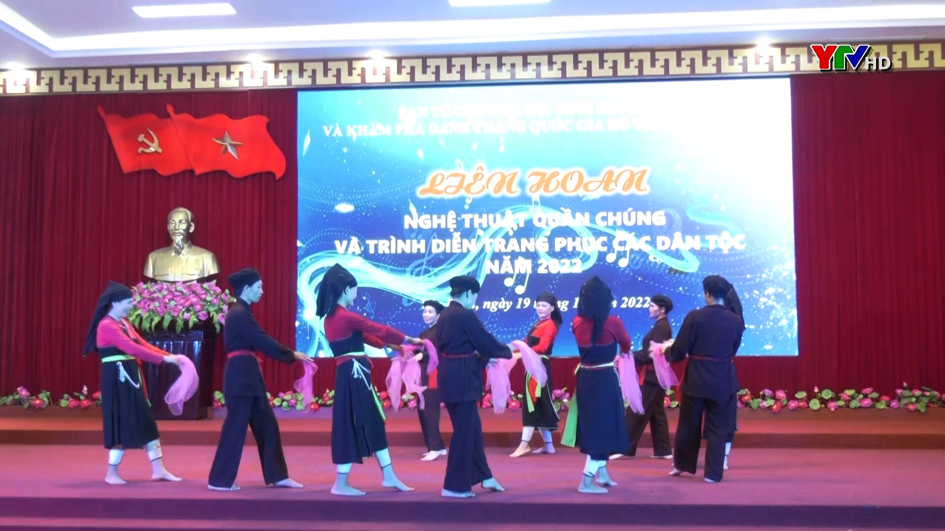 Liên hoan Nghệ thuật quần chúng và trình diễn trang phục các dân tộc huyện Yên Bình năm 2022