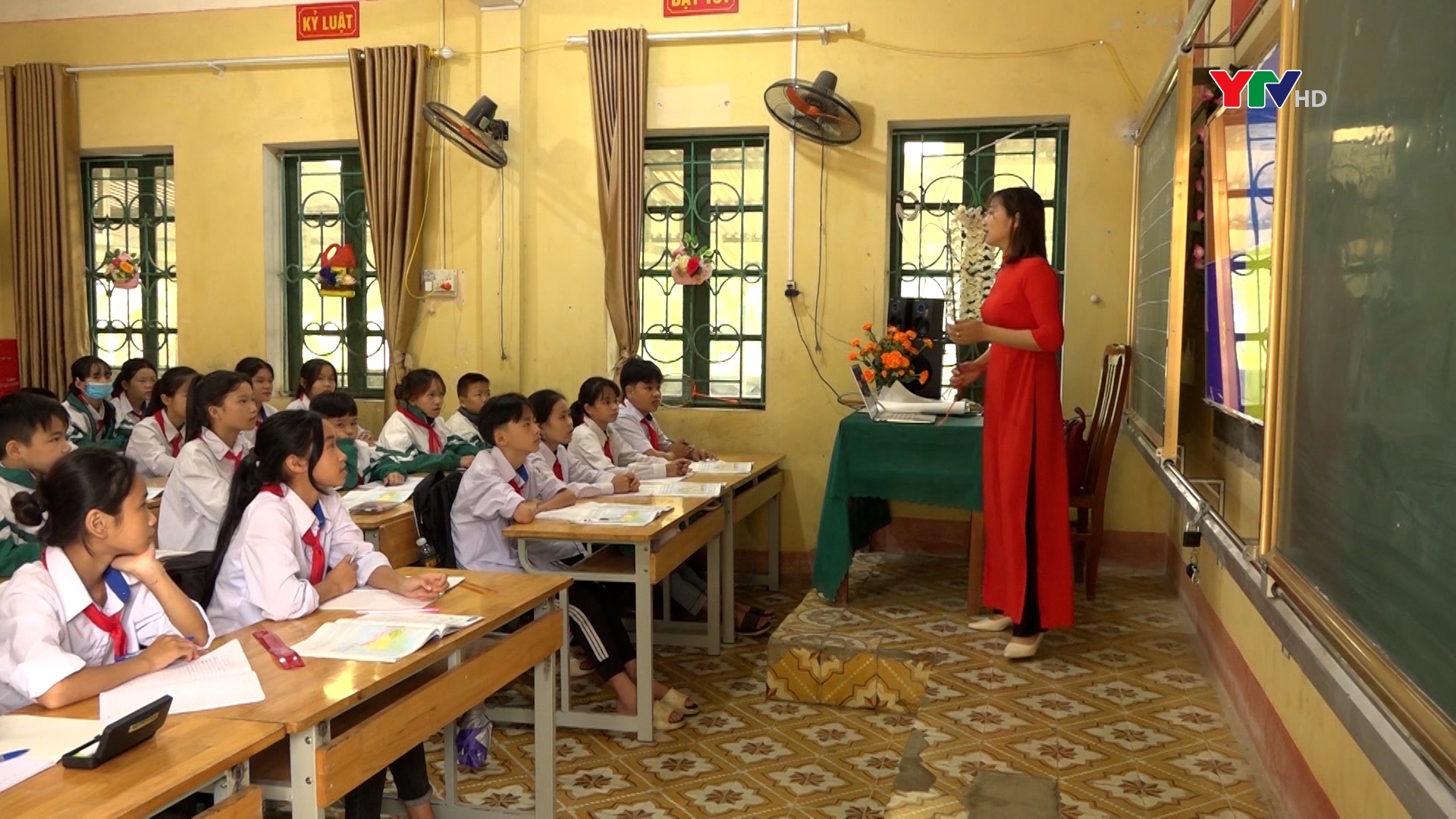 Những bước chuyển trong công tác giáo dục đào tạo của huyện Văn Chấn