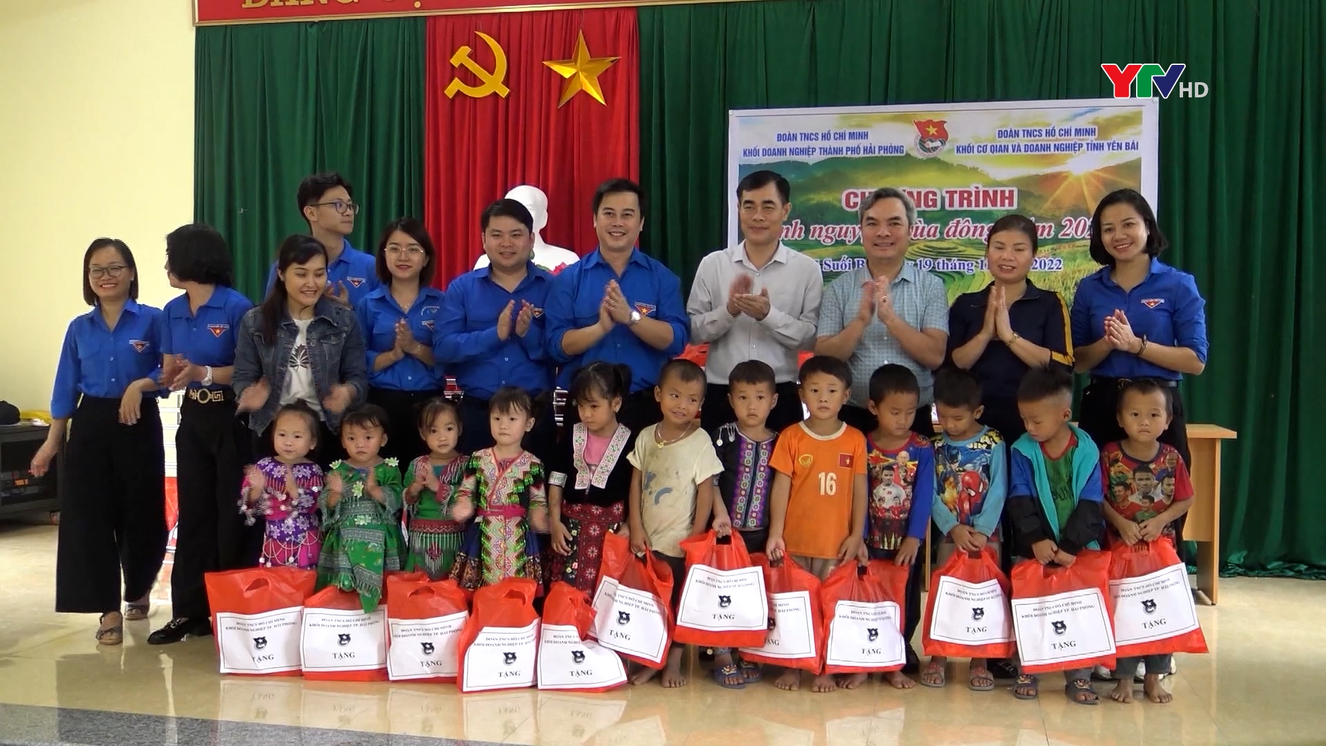 Chương trình “Tình nguyện mùa Đông năm 2022” tại huyện Văn Chấn