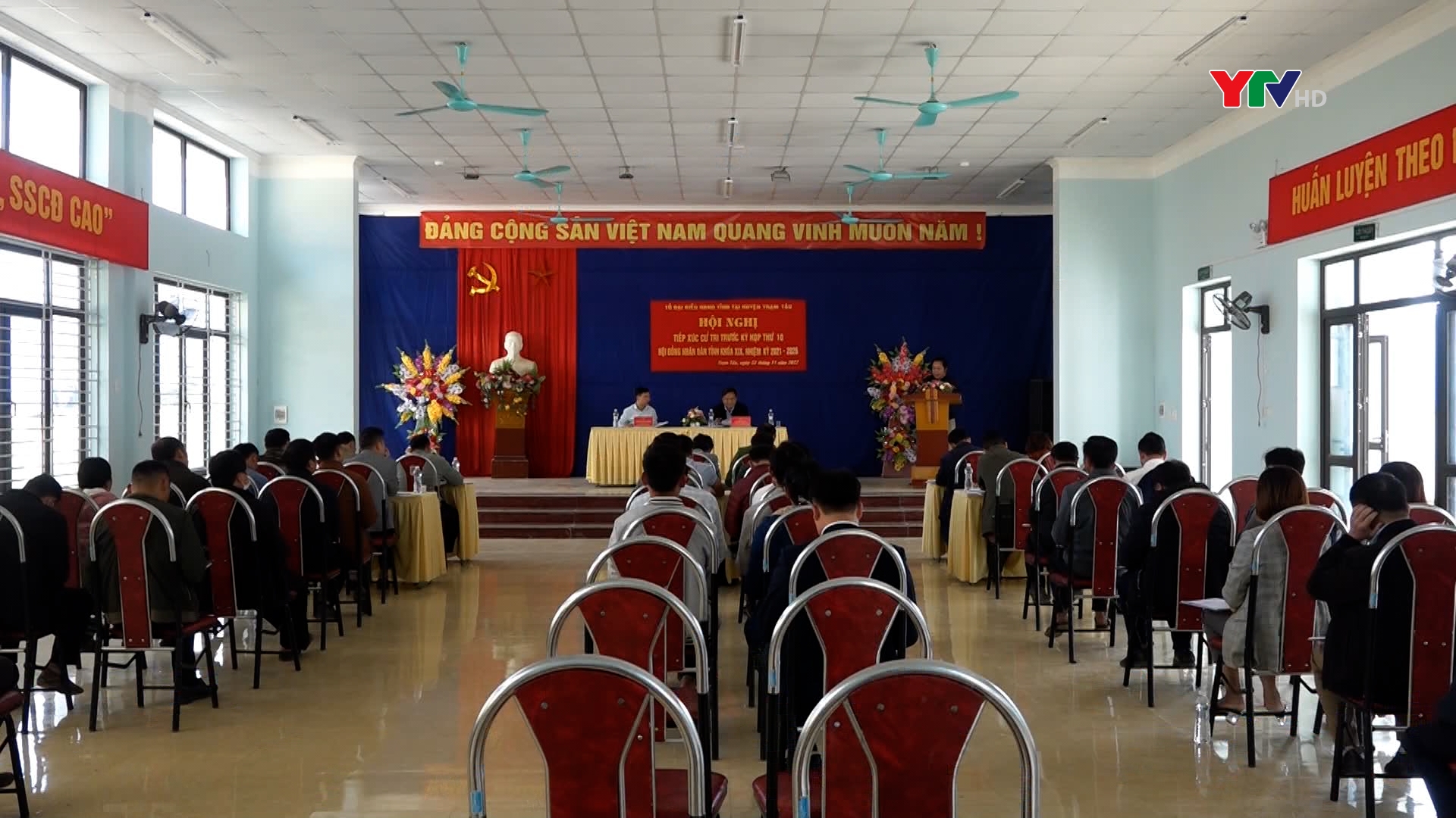 Tổ đại biểu HĐND tỉnh tiếp xúc cử tri xã làng Nhì, huyện Trạm Tấu