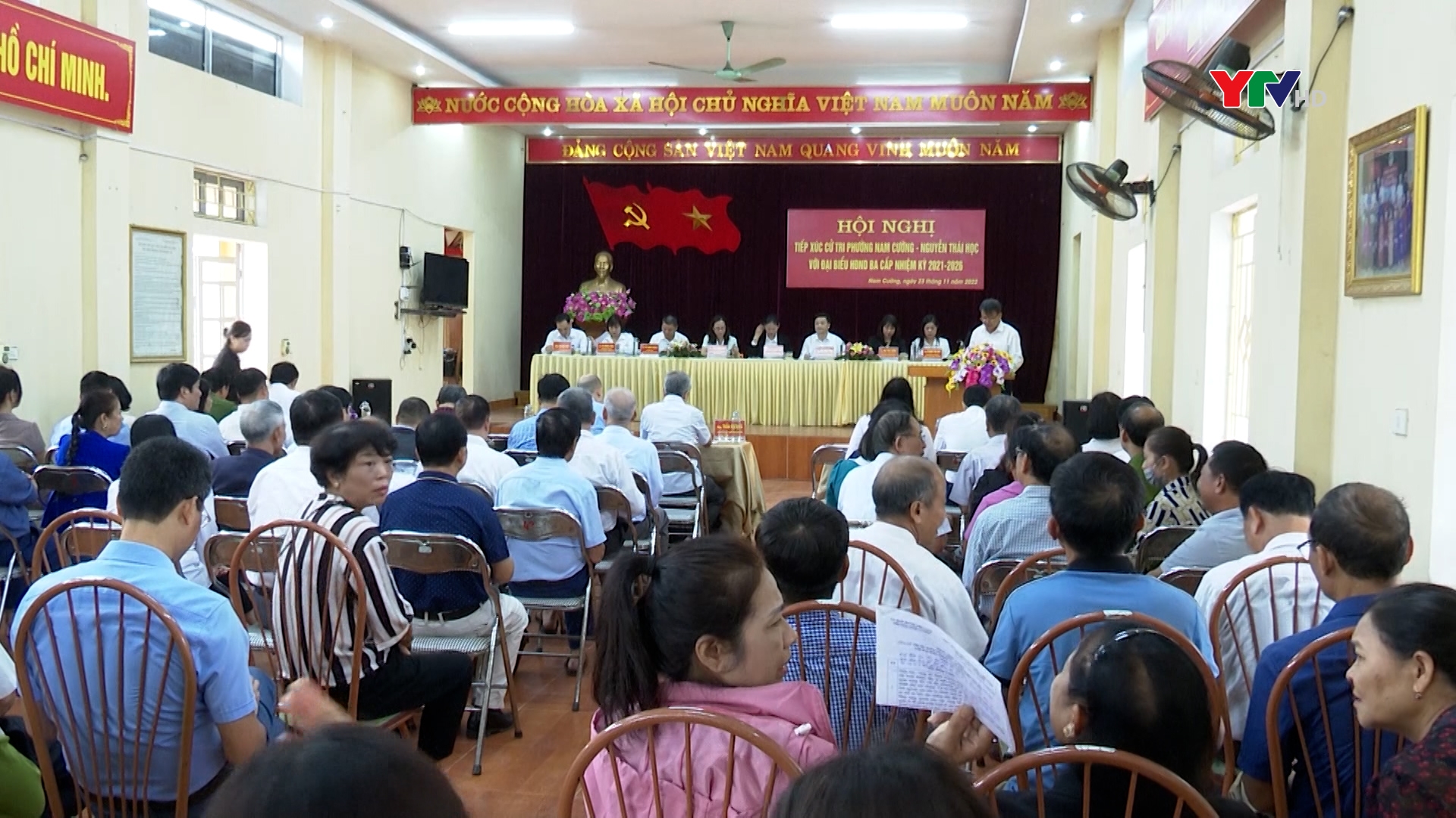 Đại biểu HĐND 3 cấp thành phố Yên Bái và thị xã Nghĩa Lộ tiếp xúc cử tri trước kỳ họp
