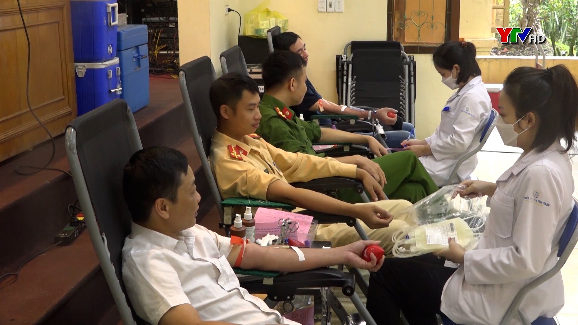 Trạm Tấu tổ chức Chương trình hiến máu tình nguyện “ Giọt máu hồng yêu thương”