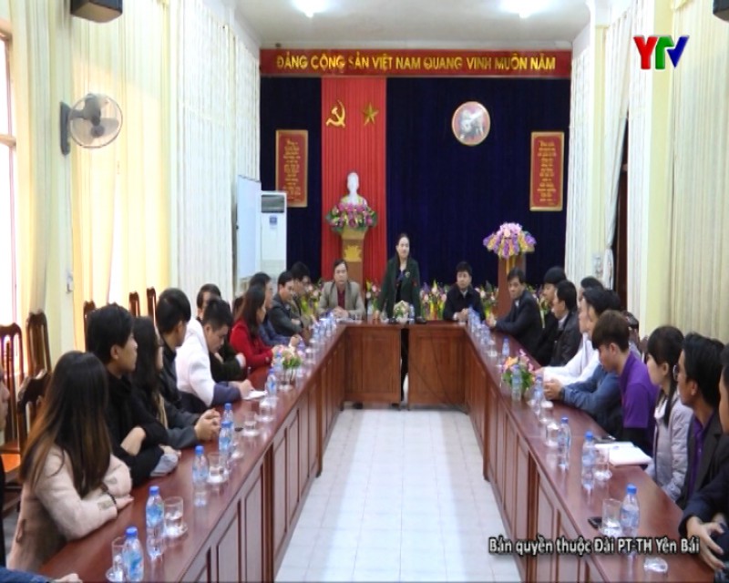 Lưu học sinh Lào học tập kinh nghiệm làm báo tại Đài PT-TH Yên Bái