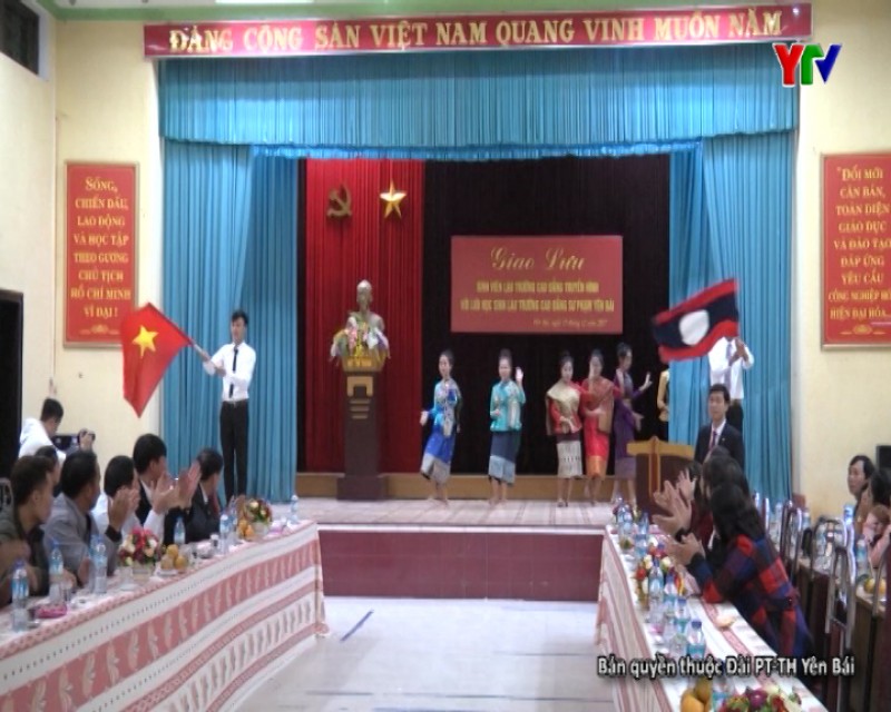 Đoàn lưu học sinh Lào - Trường Cao đẳng Truyền hình Hà Nội giao lưu với Trường CĐSP Yên Bái