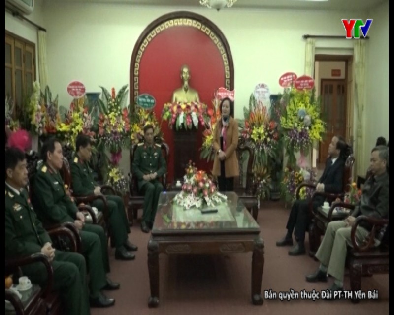 Đồng chí Bí thư Tỉnh ủy Phạm Thị Thanh Trà chúc mừng cán bộ, chiến sỹ Bộ CHQS tỉnh nhân ngày thành lập QĐNDVN