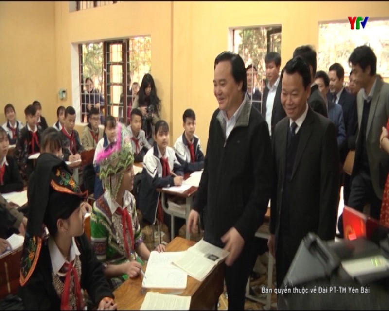 Đoàn công tác của Bộ Giáo dục và Đào tạo kiểm tra tại huyện Văn Yên.