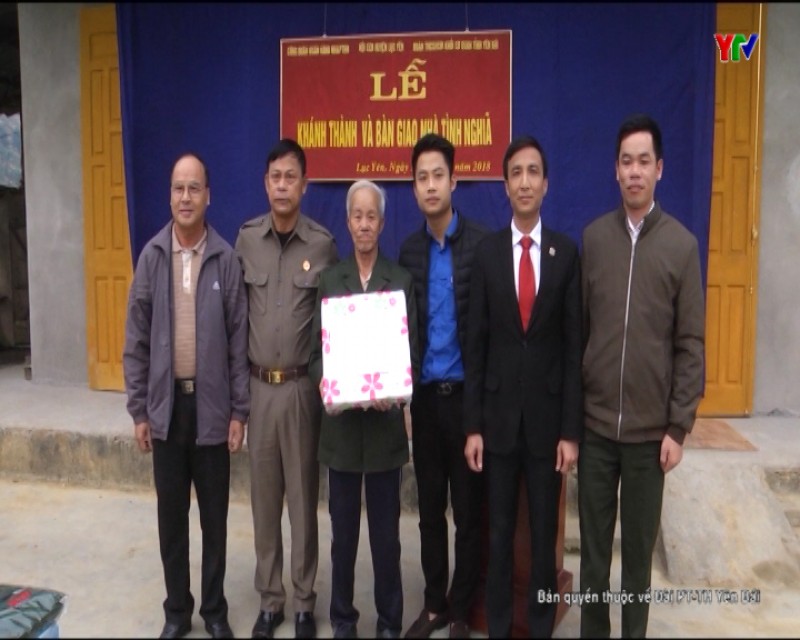 Bàn giao nhà tình nghĩa cho cựu chiến binh Nguyễn Văn Chúc