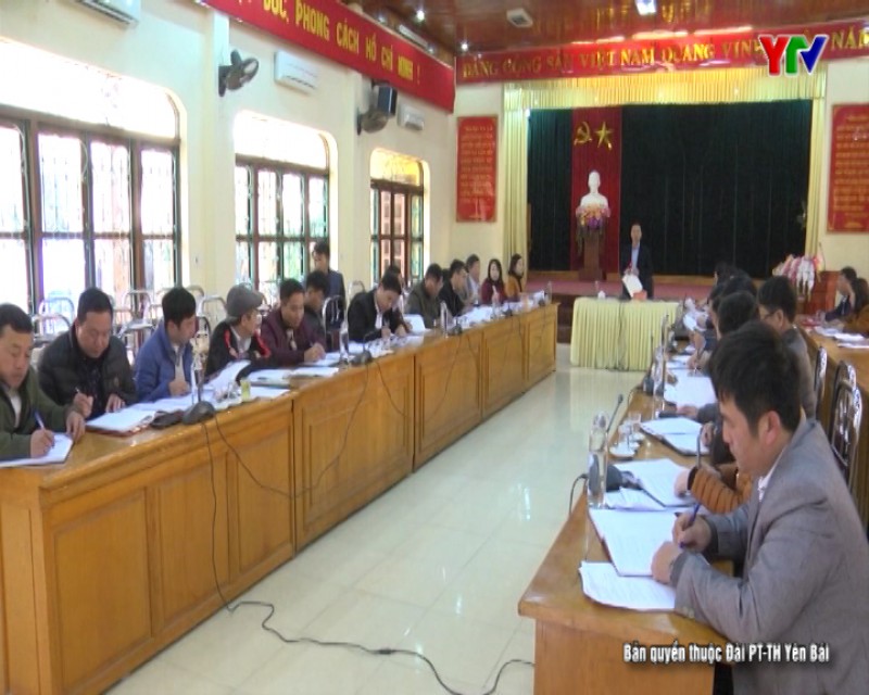 Đồng chí Phó Chủ tịch UBND tỉnh Dương Văn Tiến làm việc tại huyện Trạm Tấu.