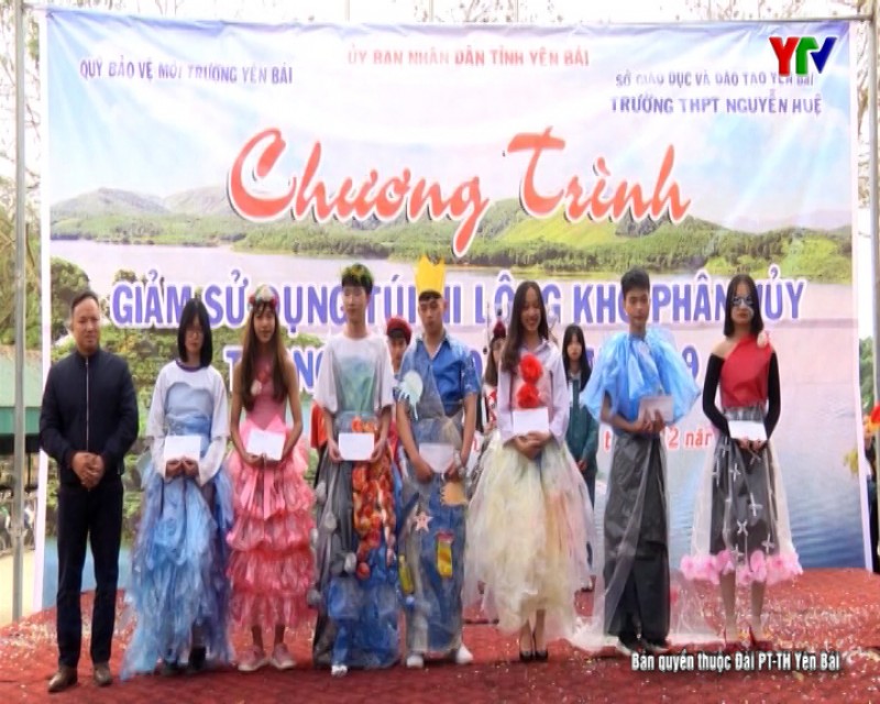 Chương trình giảm thiểu sử dụng túi nilong khó phân hủy trong sinh hoạt tại trường THPT Nguyễn Huệ