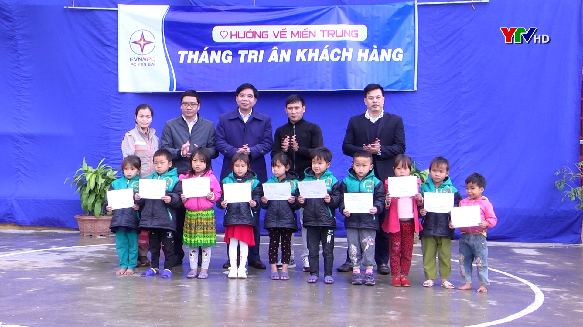 Công ty Điện lực Yên Bái tổ chức chương trình “Tri ân khách hàng” tại huyện Văn Yên