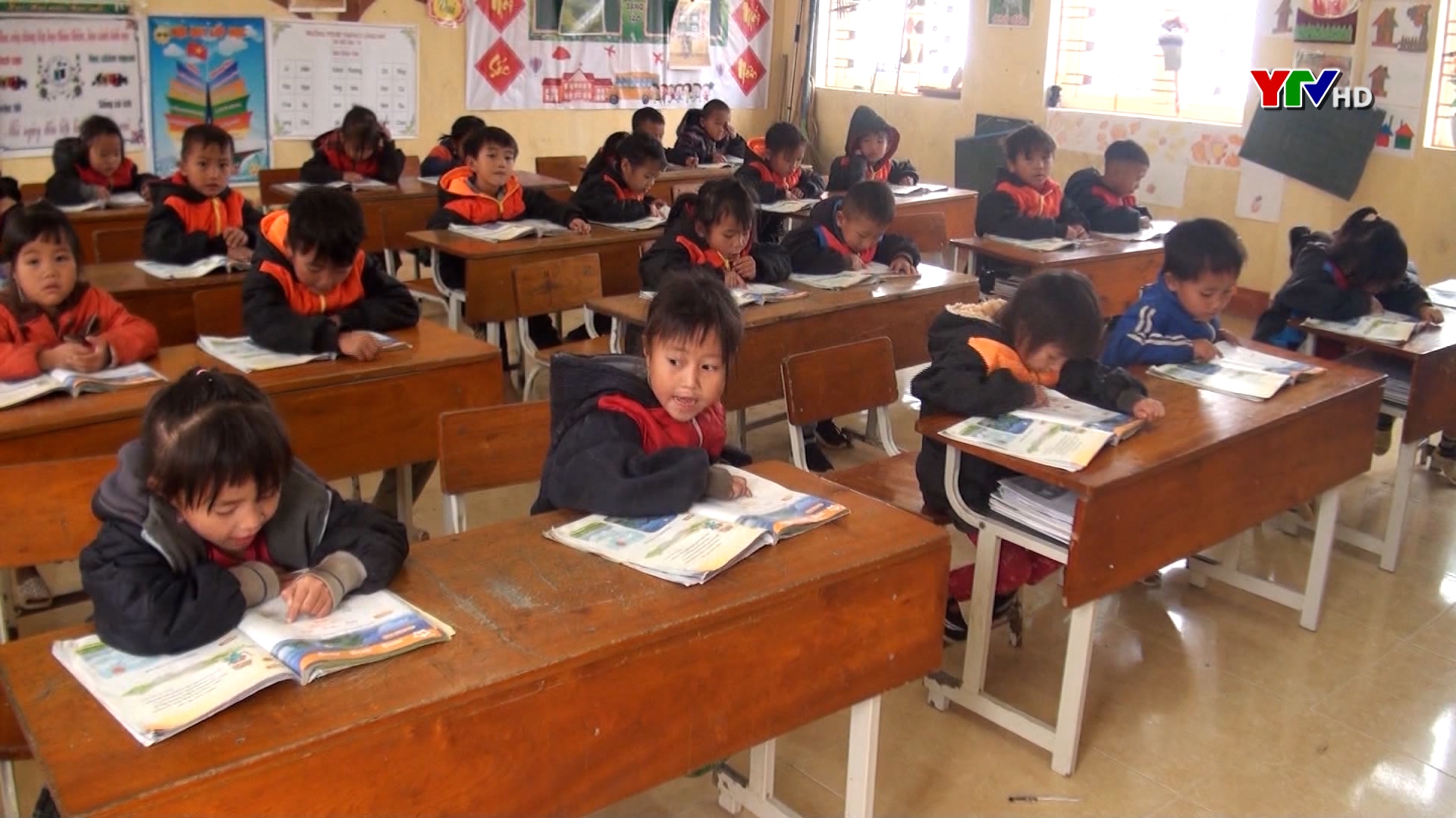 Phòng chống rét cho học sinh vùng cao xã Làng Nhì, huyện Trạm Tấu