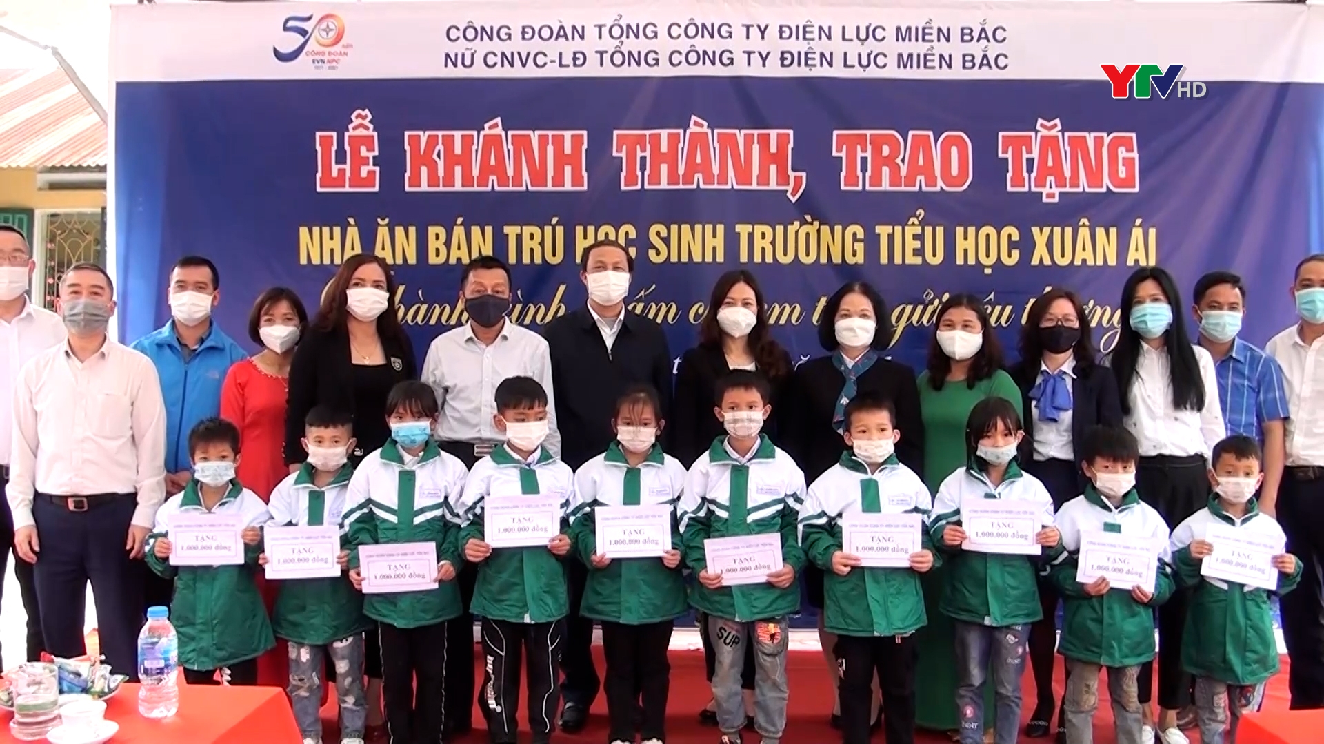 Tổng công ty Điện lực miền Bắc bàn giao nhà ăn bán trú cho học sinh xã Xuân Ái, huyện Văn Yên